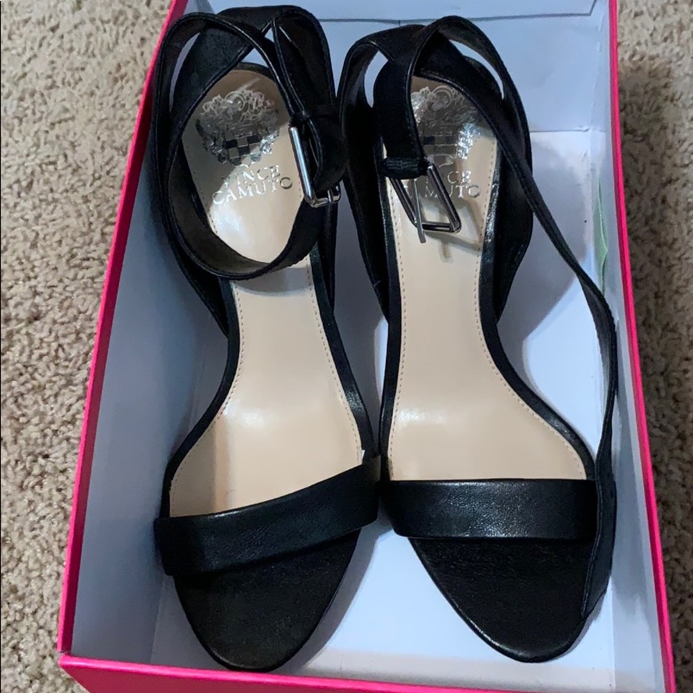 NWT Vince Camuto black leather heels